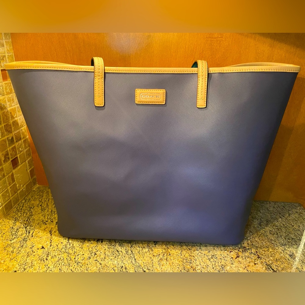 EUC Coach Navy City Tote with teal/tan straps